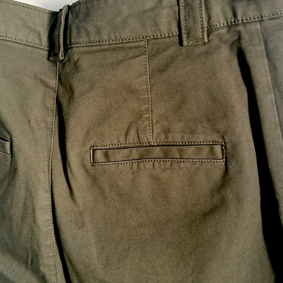New GAP for Good Stretch Twill Girlfriend Khakis with Washwell in Army Green - Picture 5 of 12